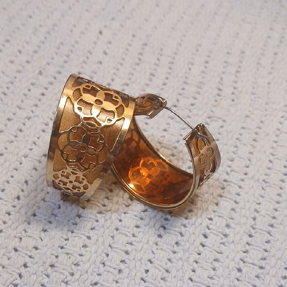 Jewelry - Elegant Gold CUT-OUT Hoop Earrings